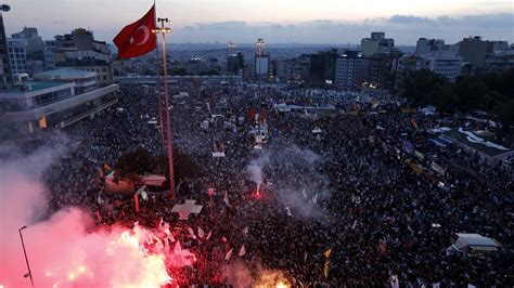  Gezi Park 시위: 2013년 터키의 젊은 세대가 불을 지른 희망과 분노의 파도